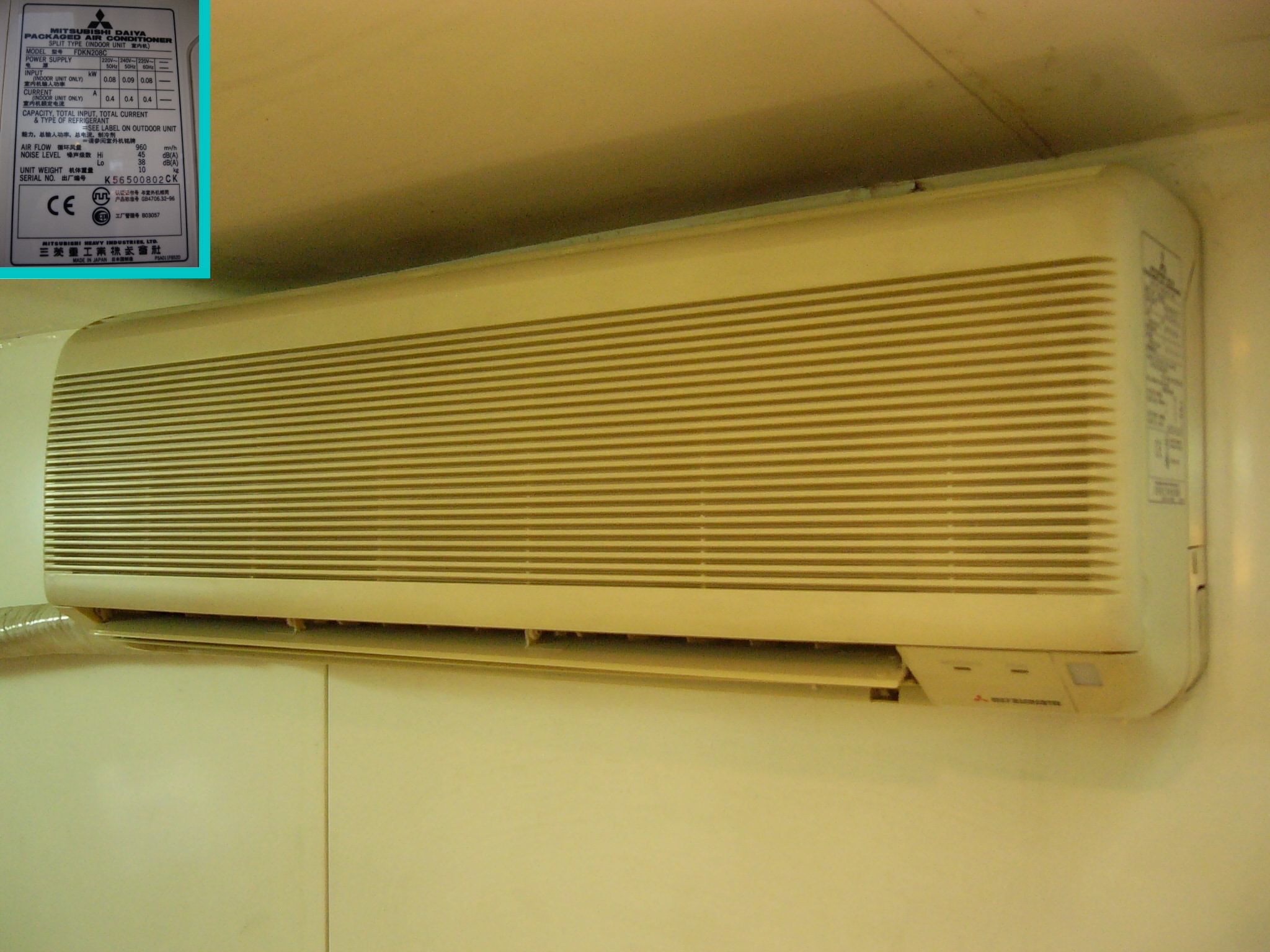 Unidad interior de aire acondicionado para ajustar la temperatura y ahorrar luz