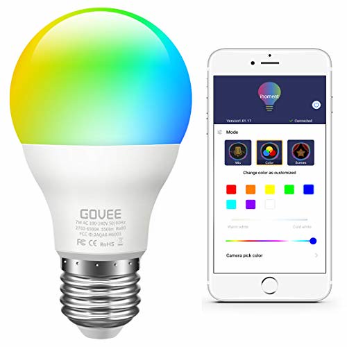 Bombilla LED inteligente junto a una app movil para comparar con bombillas LED normales