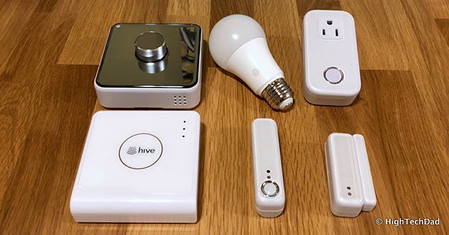 Dispositivos inteligentes y bombilla LED para ahorrar energía en casa
