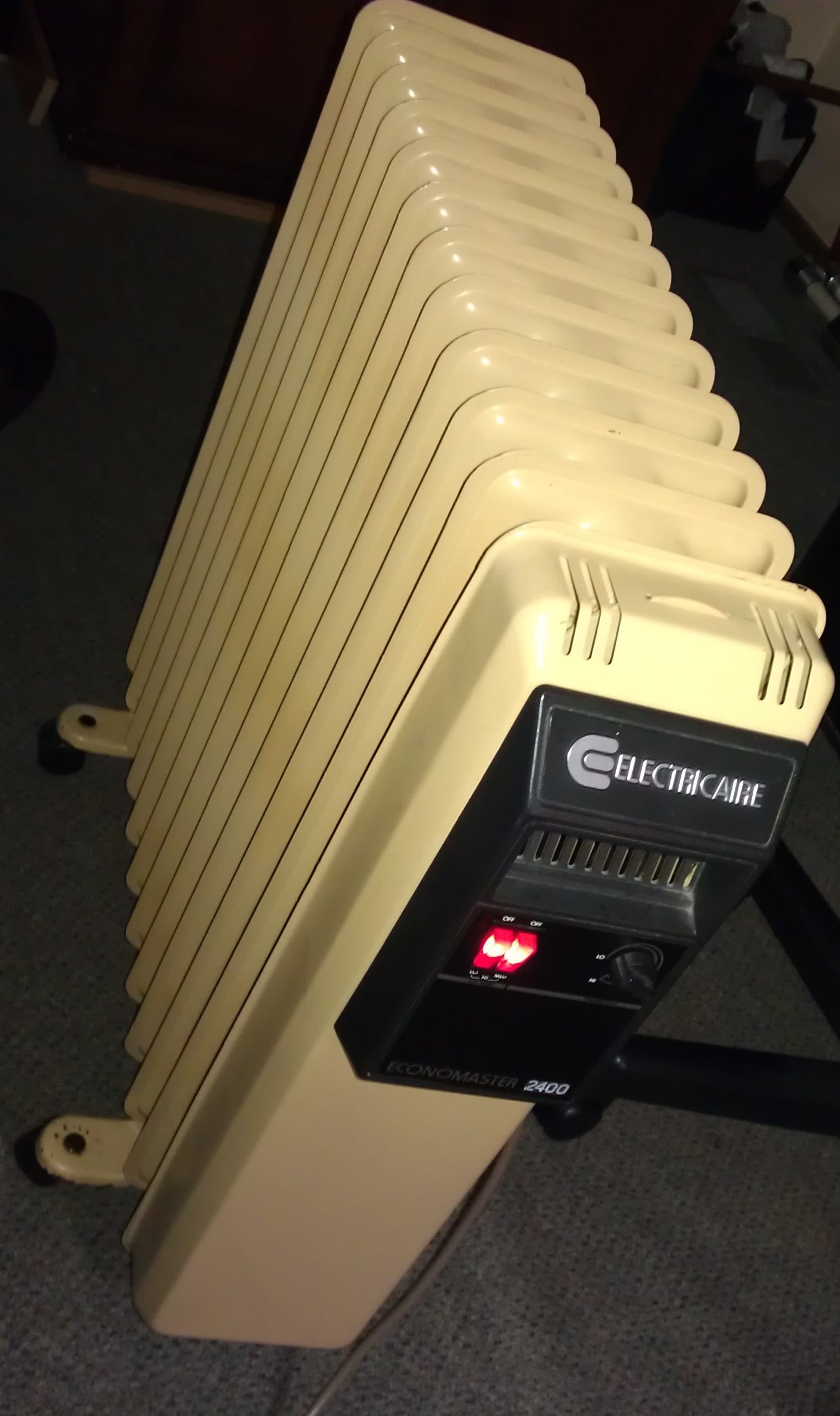 Radiador eléctrico de aceite portátil visto de frente