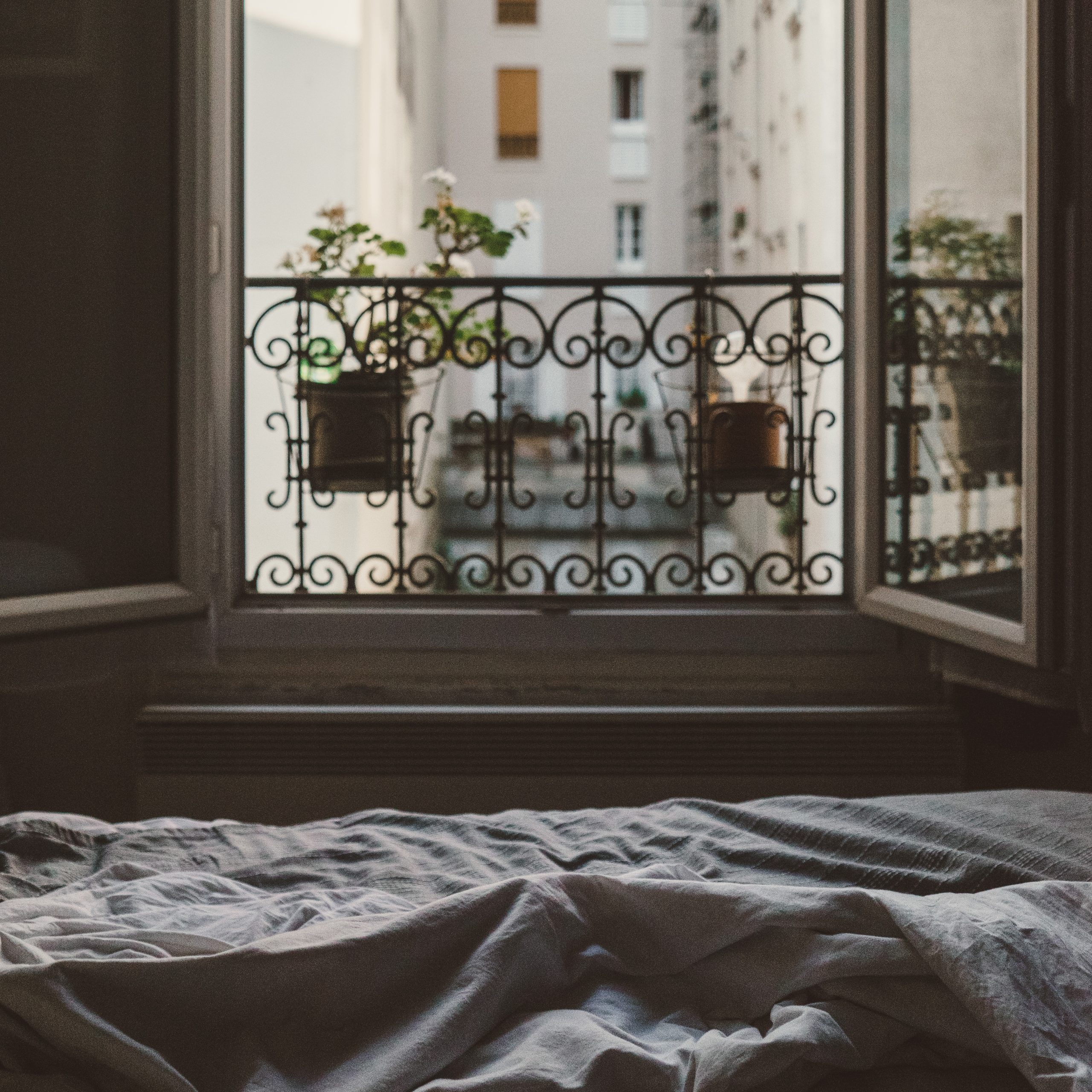 Ventana abierta para ventilar una habitaci?n sin perder demasiada temperatura
