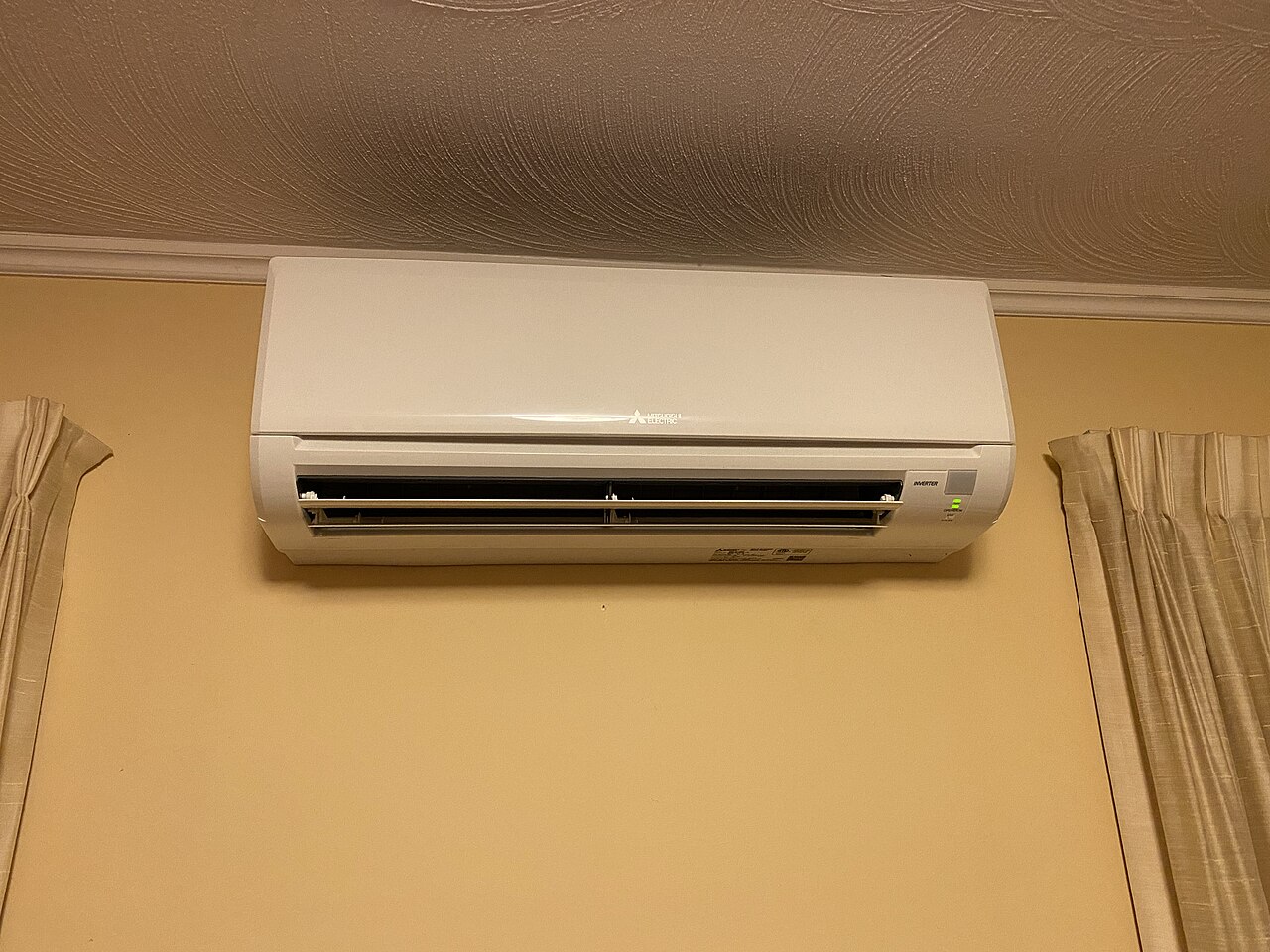 Unidad interior de aire acondicionado en modo calor para calcular consumo
