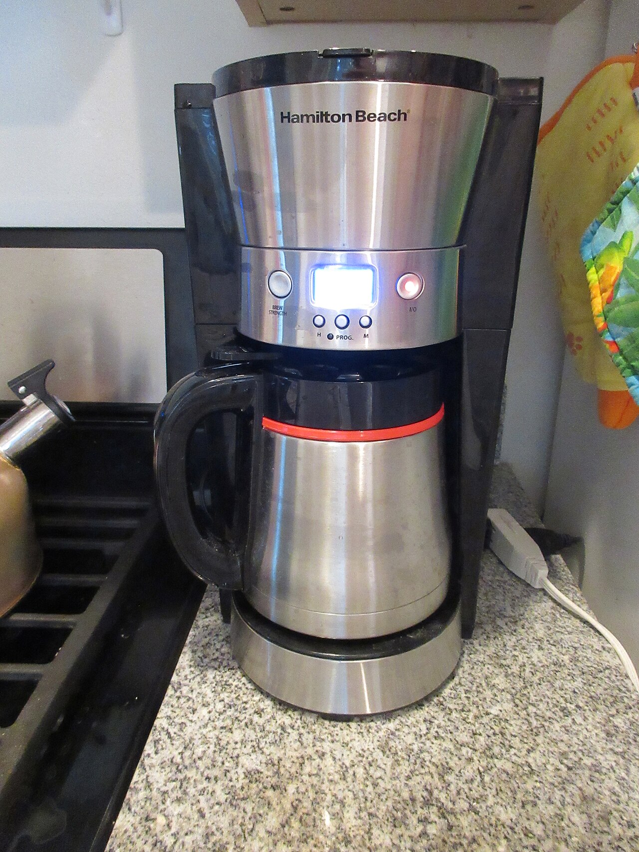 Cafetera eléctrica de goteo para calcular el consumo de mantener café caliente