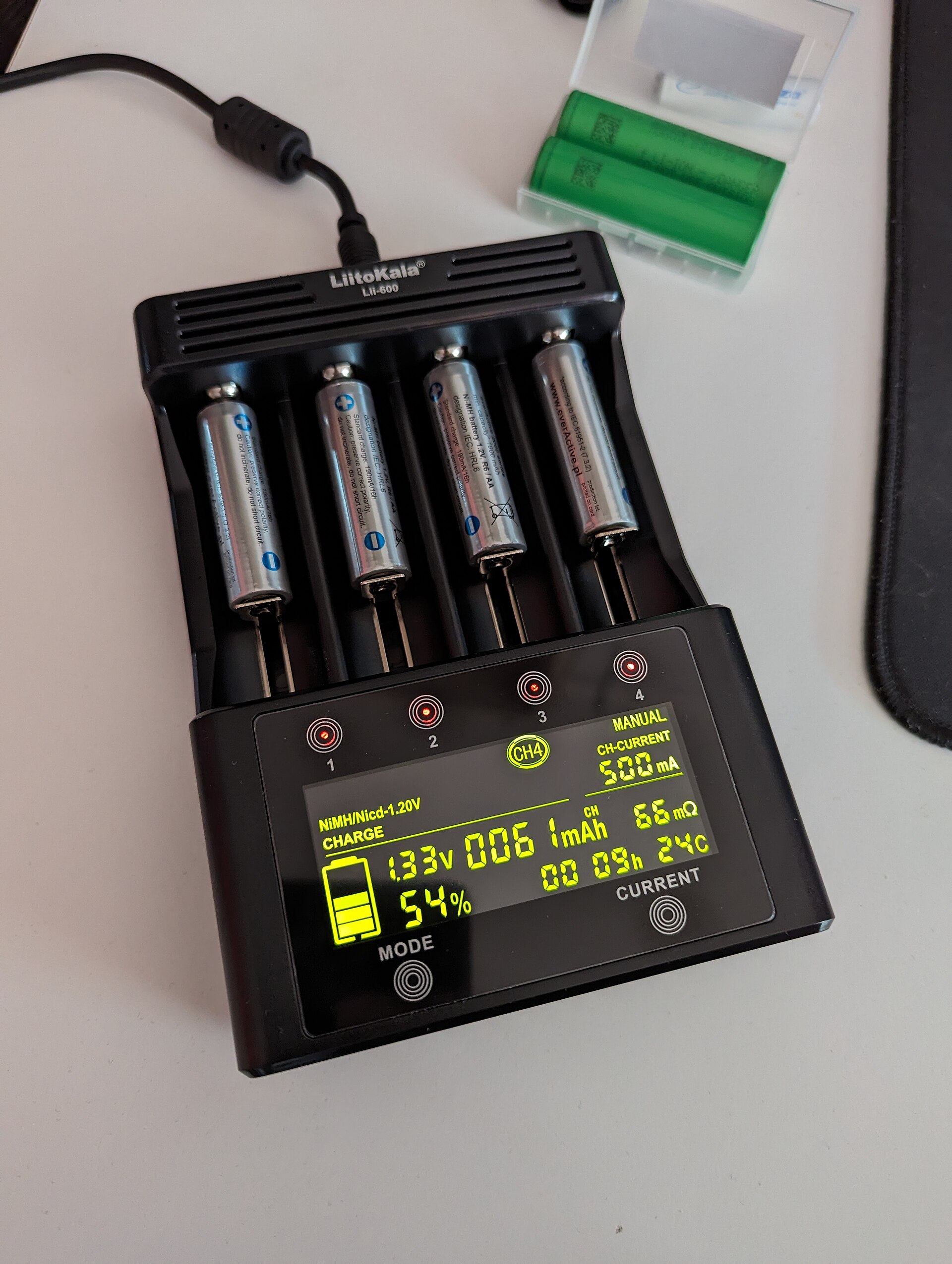 Cargador inteligente para pilas recargables AA y AAA