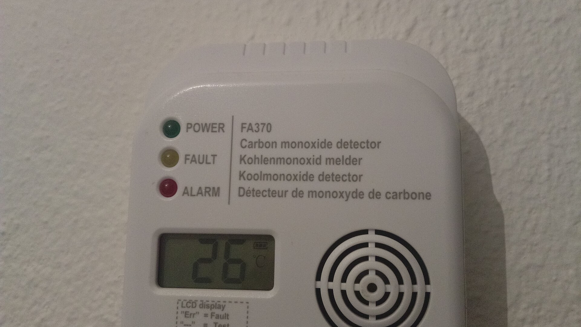 Detector de monóxido de carbono instalado en una vivienda