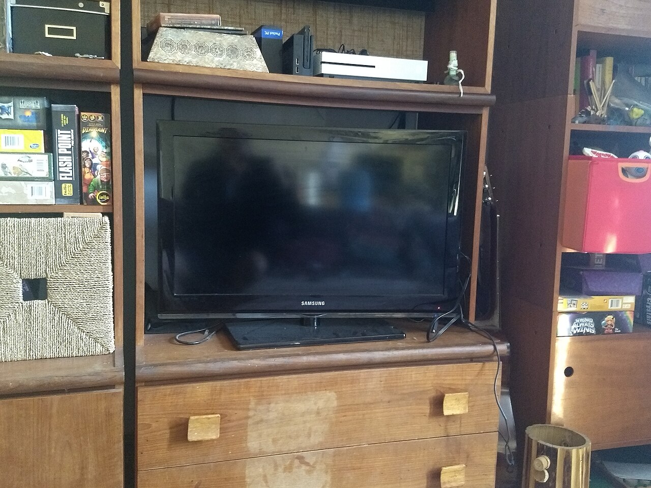 Televisor de pantalla plana para explicar cuánto ahorra el modo eco