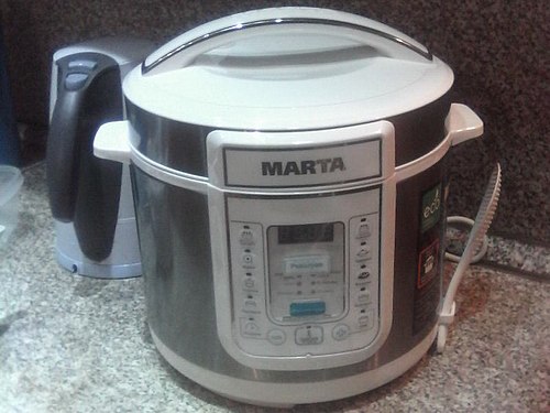 Olla a presión eléctrica para calcular consumo y ahorro al cocinar