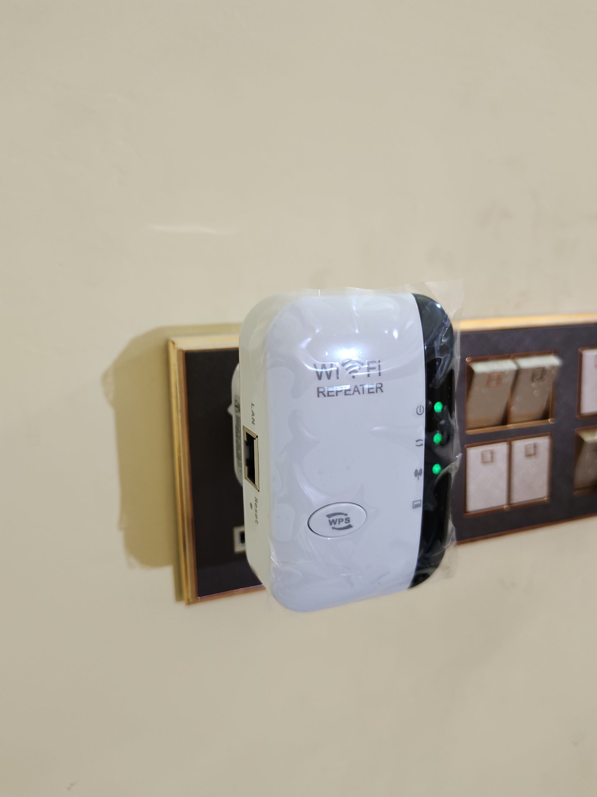 Repetidor WiFi enchufado para calcular consumo eléctrico diario