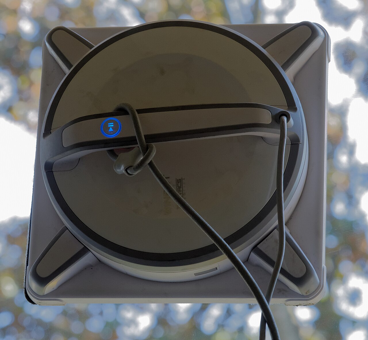 Robot limpiacristales para calcular consumo eléctrico en casa
