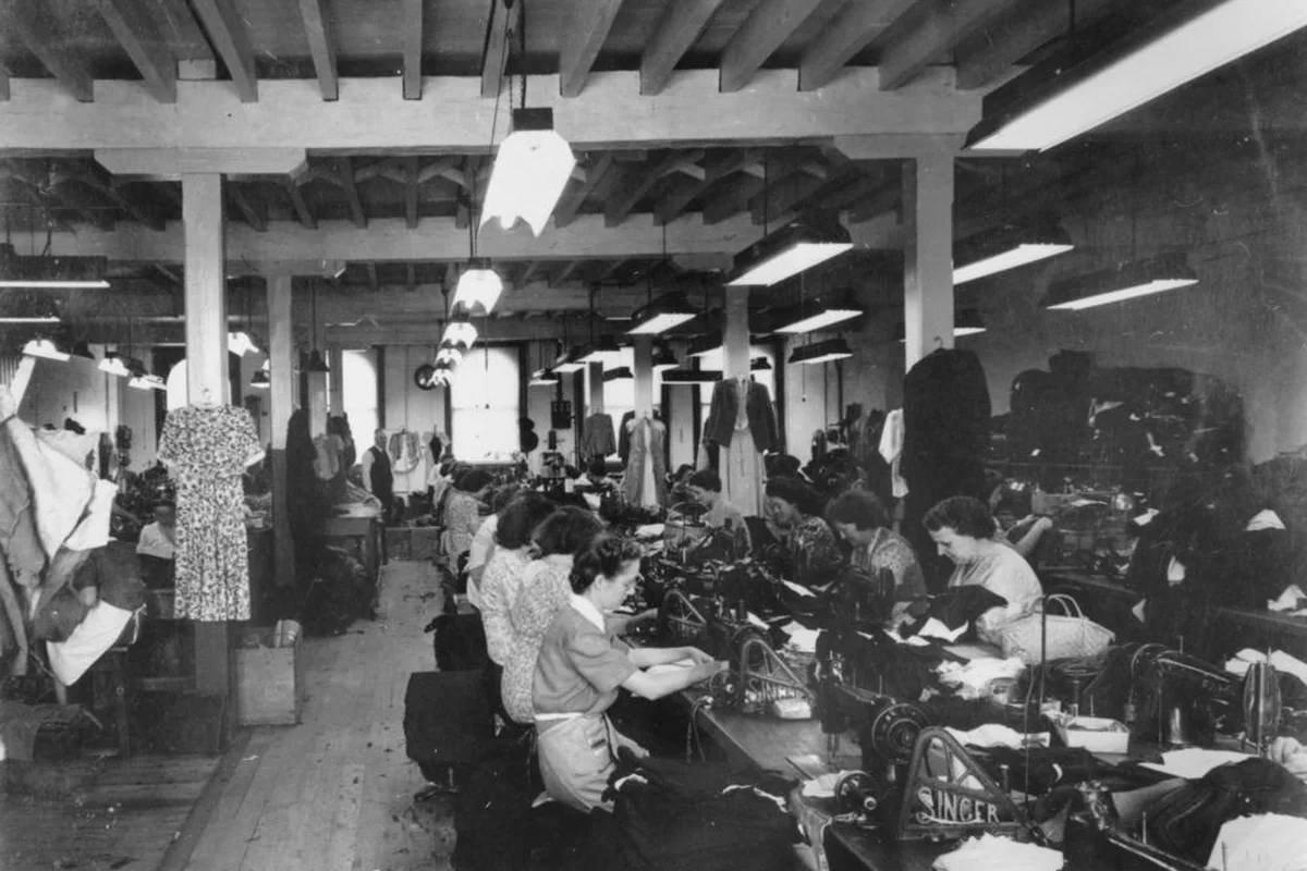 Taller con máquinas de coser industriales